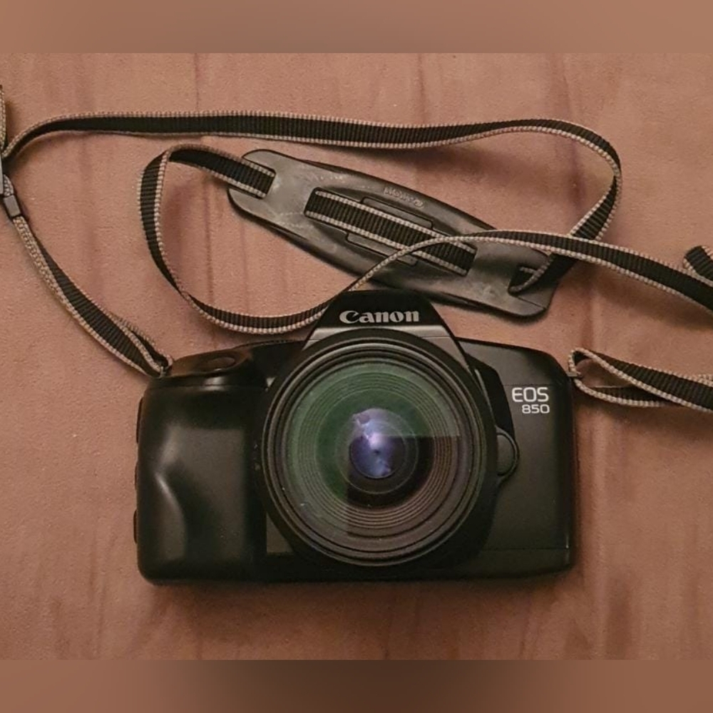 Canon EOS 850 Film Camera 35mm with lens EF 35-70mm 1:3.5-4.5 A (working)